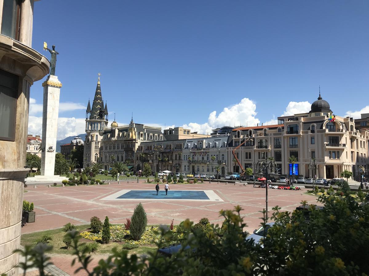 Cozy Studio On Europe Square Batumi Exterior foto