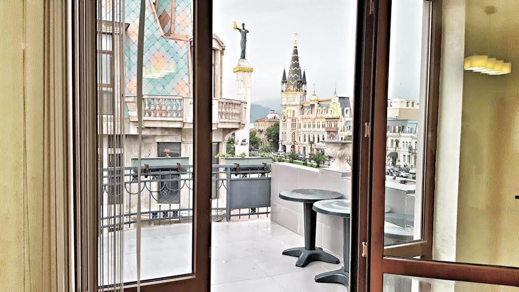 Cozy Studio On Europe Square Batumi Exterior foto
