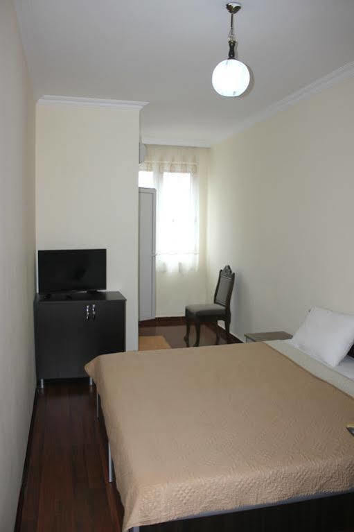 Cozy Studio On Europe Square Batumi Exterior foto
